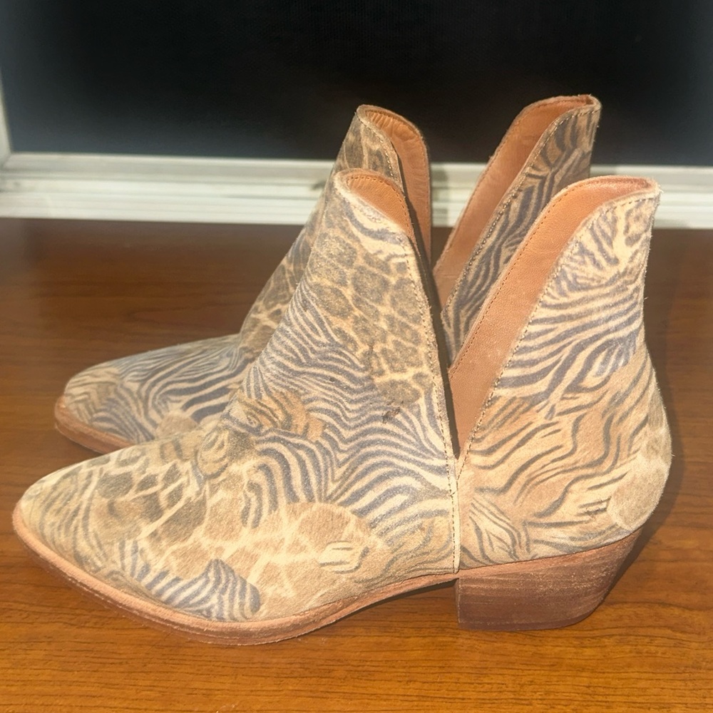 Free People Suede Charm Double V Cut Booties Animal Print Ankle Boots Size 36 - Picture 4 of 7